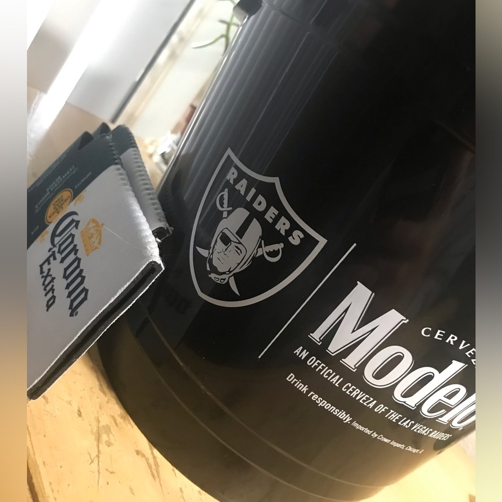 Nfl Raiders  ice bucket collectible hologram nfl stickered with handles